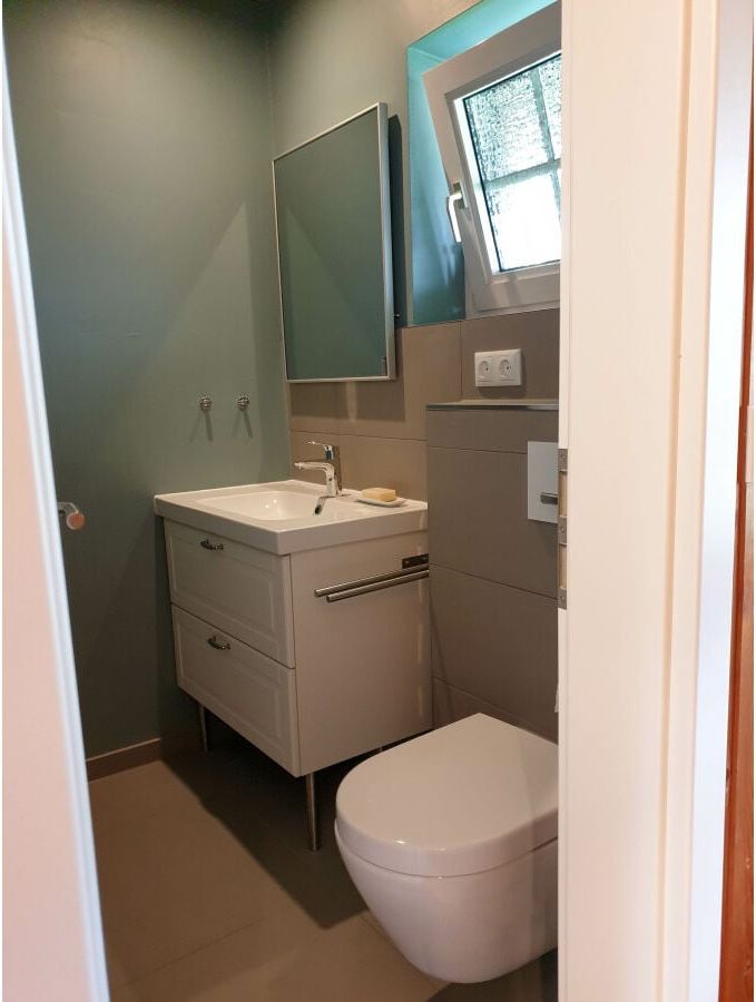 Badezimmer mit Dusche und WC